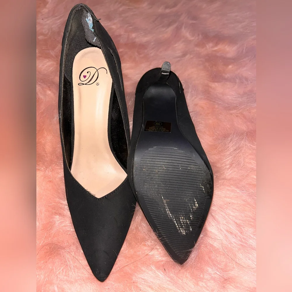 Black heels - Picture 2 of 3